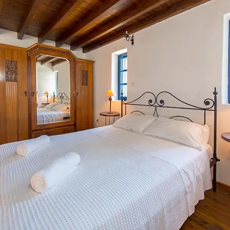 Semesterbostad Litsa Holiday